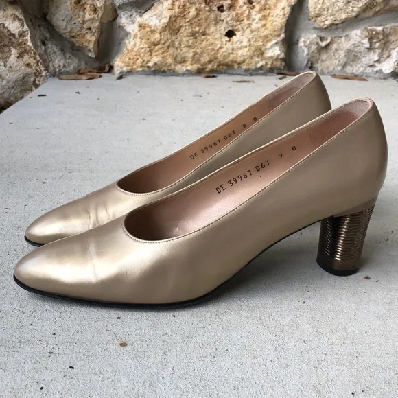 Like new! - SALVATORE FERRAGAMO Metallic Pumps Heels - Picture 5 of 10
